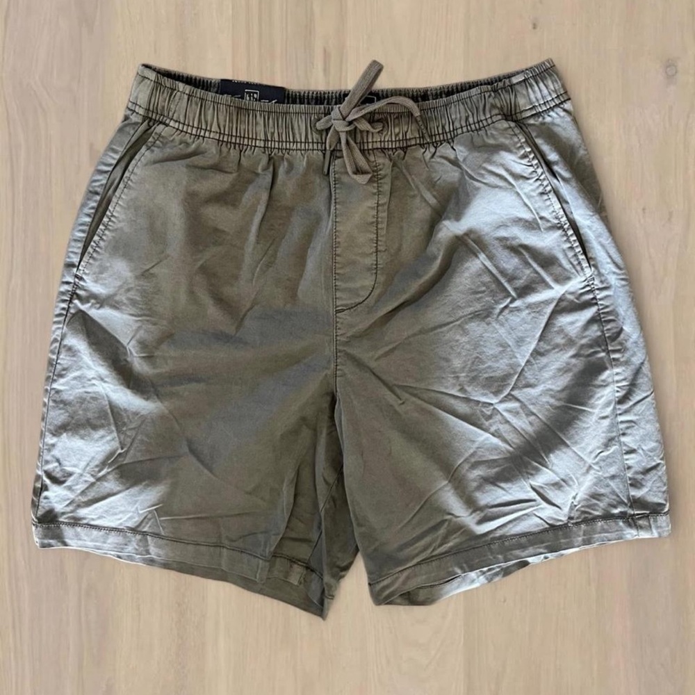 GAP Men's Elastic Waist Shorts - grey Size S NWT